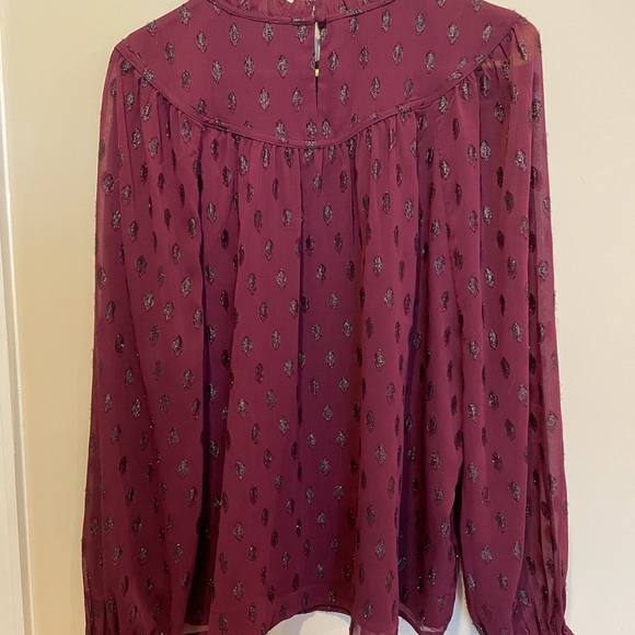 LOFT Geo Clip Pleated Yoke Blouse - Picture 4 of 5